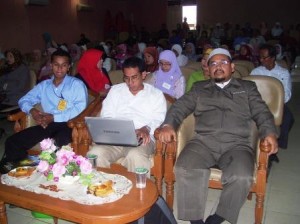 Omjay Ketika menjadi Nara sumber PTK di RRI Padang